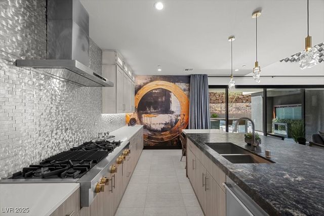 5 HIGHLAND COVE Lane, Henderson, NV 89011