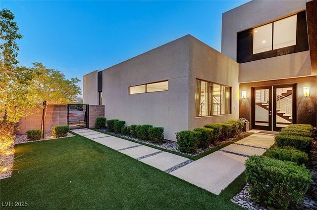 5 HIGHLAND COVE Lane, Henderson, NV 89011