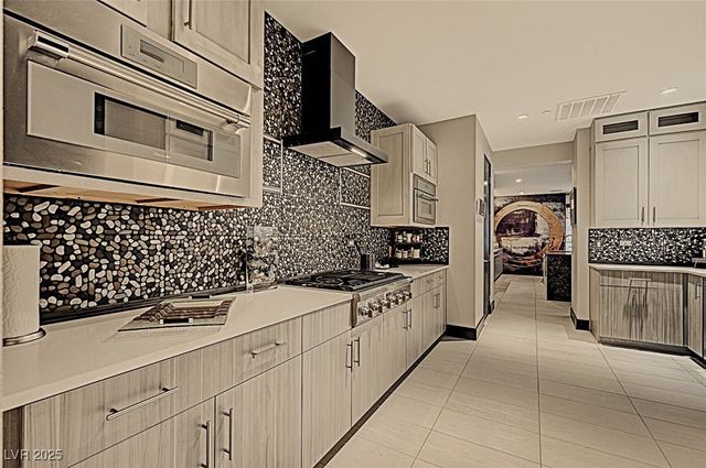 5 HIGHLAND COVE Lane, Henderson, NV 89011