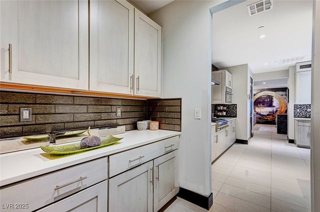 5 HIGHLAND COVE Lane, Henderson, NV 89011