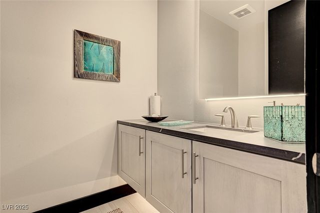 5 HIGHLAND COVE Lane, Henderson, NV 89011