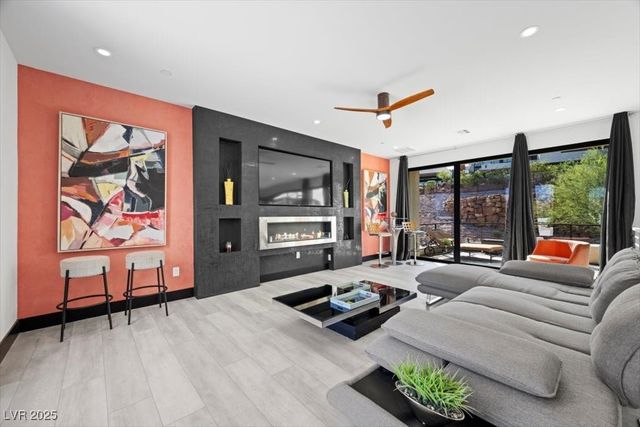 5 HIGHLAND COVE Lane, Henderson, NV 89011