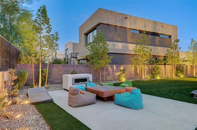 5 HIGHLAND COVE Lane, Henderson, NV 89011