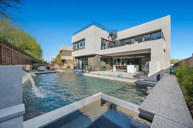 5 HIGHLAND COVE Lane, Henderson, NV 89011