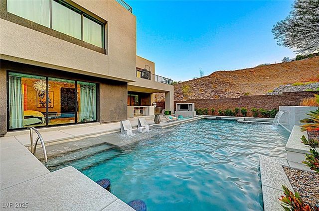 5 HIGHLAND COVE Lane, Henderson, NV 89011