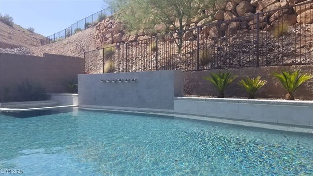 5 HIGHLAND COVE Lane, Henderson, NV 89011