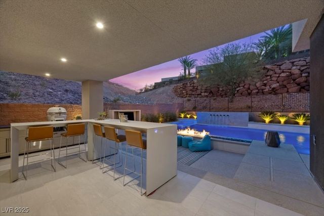 5 HIGHLAND COVE Lane, Henderson, NV 89011