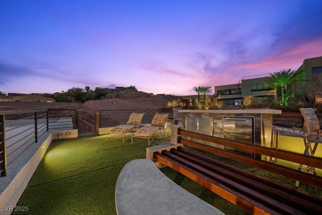 5 HIGHLAND COVE Lane, Henderson, NV 89011