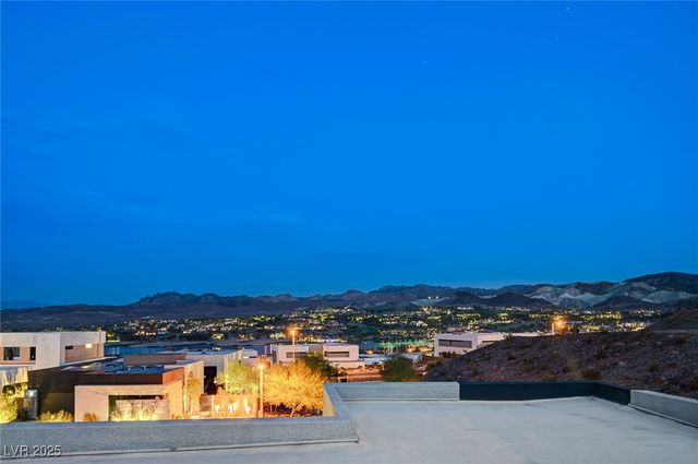 5 HIGHLAND COVE Lane, Henderson, NV 89011