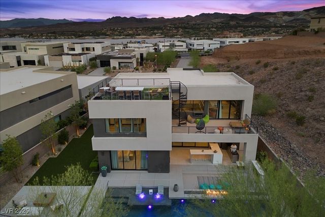 5 HIGHLAND COVE Lane, Henderson, NV 89011