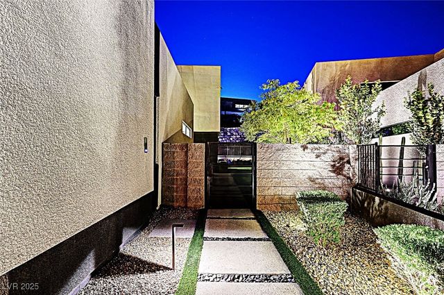 5 HIGHLAND COVE Lane, Henderson, NV 89011