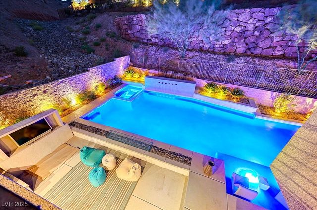 5 HIGHLAND COVE Lane, Henderson, NV 89011