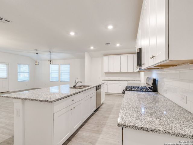2112 Wood Thrush, New Braunfels, TX 78130