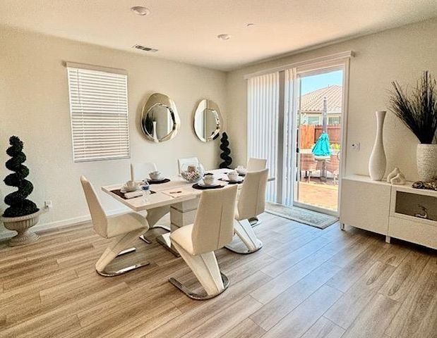 8210 Scrimshaw Way, Sacramento, CA 95829