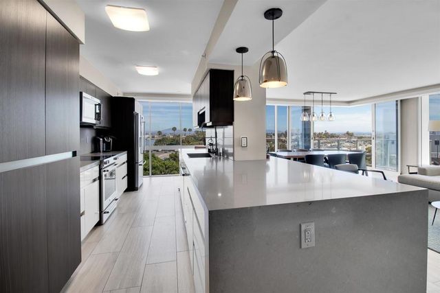 1820 Avenida Del Mundo 304, Coronado, CA 92118