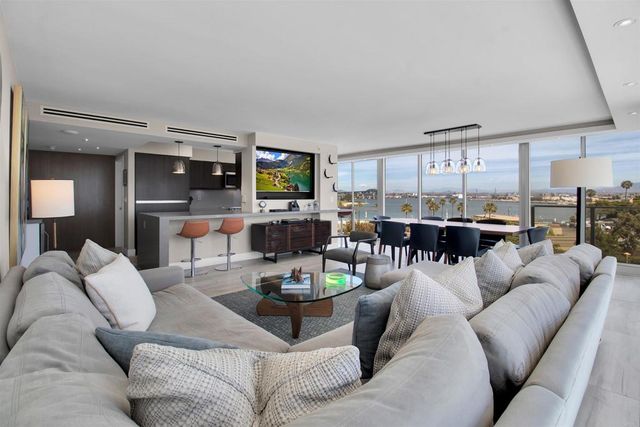 1820 Avenida Del Mundo 304, Coronado, CA 92118
