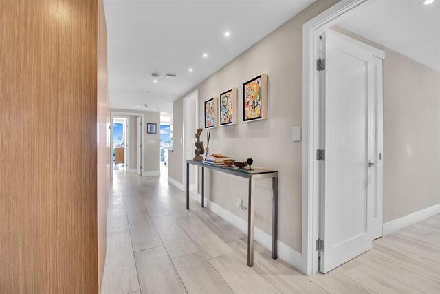 1820 Avenida Del Mundo 304, Coronado, CA 92118