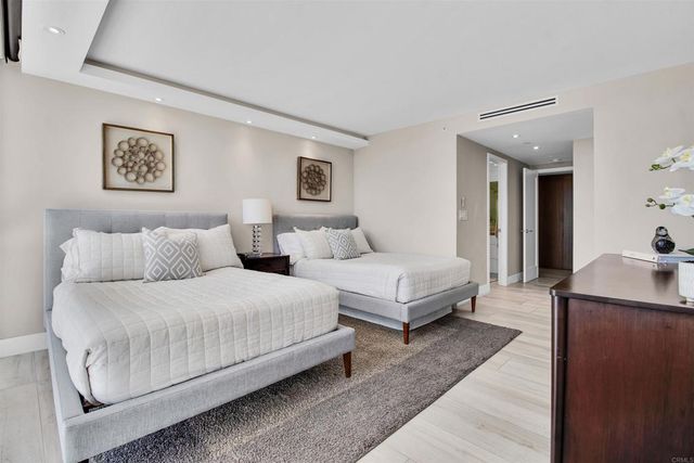 1820 Avenida Del Mundo 304, Coronado, CA 92118