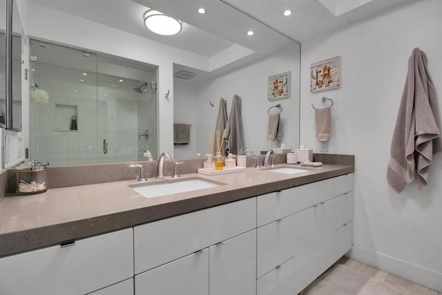 1820 Avenida Del Mundo 304, Coronado, CA 92118