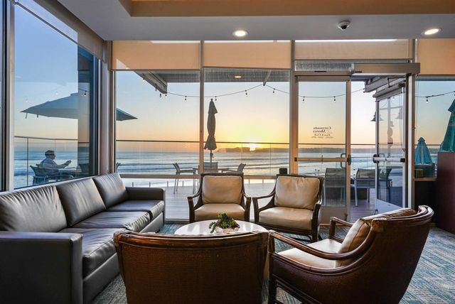 1820 Avenida Del Mundo 304, Coronado, CA 92118