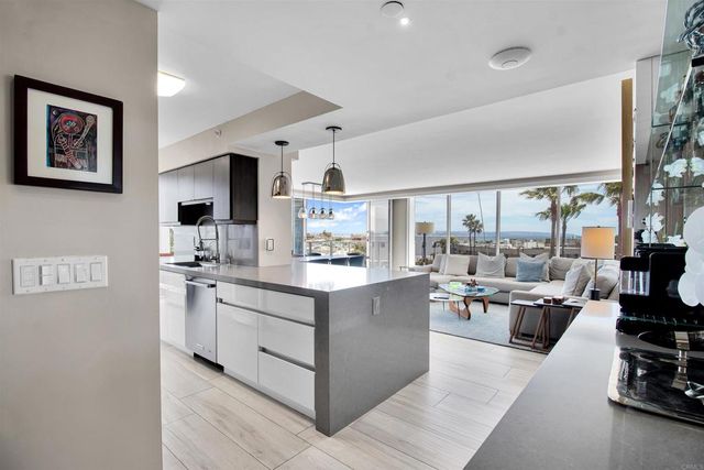 1820 Avenida Del Mundo 304, Coronado, CA 92118