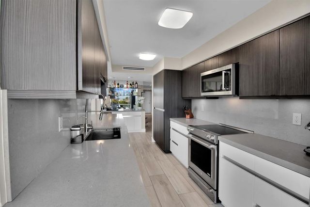 1820 Avenida Del Mundo 304, Coronado, CA 92118