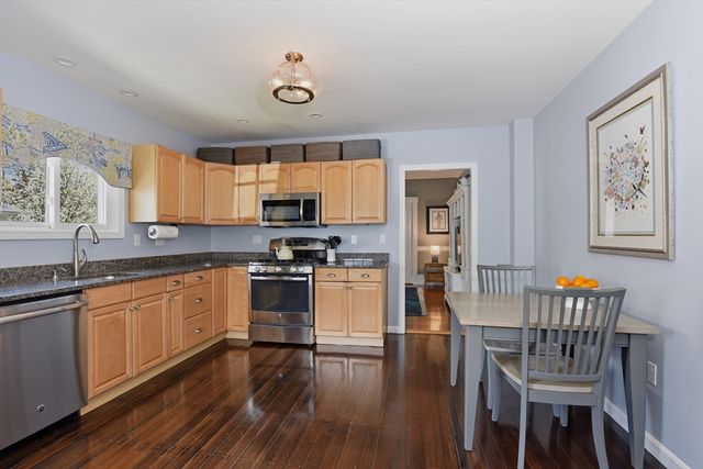 92 North Street 92, Medfield, MA 02052