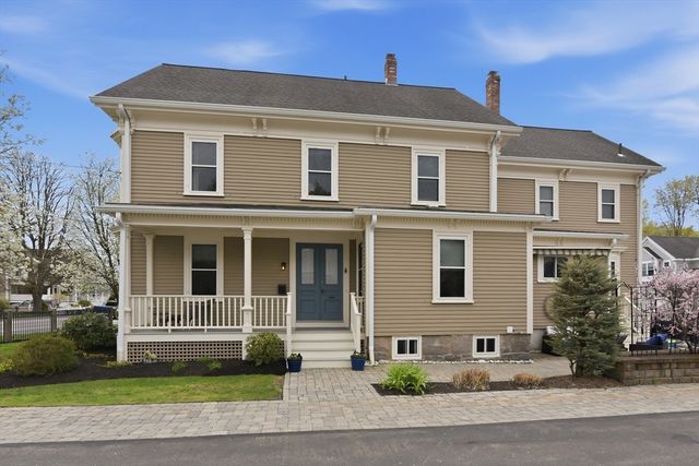 92 North Street 92, Medfield, MA 02052