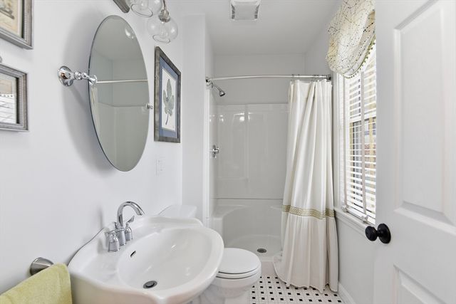 92 North Street 92, Medfield, MA 02052