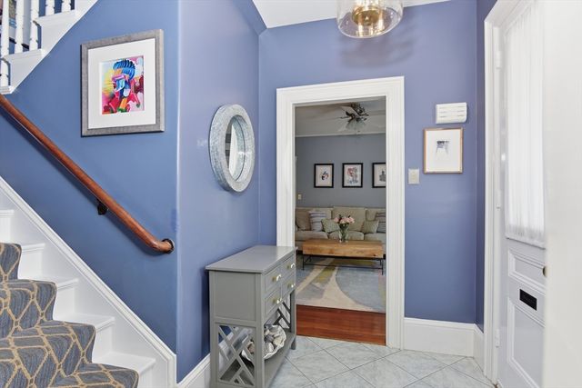 92 North Street 92, Medfield, MA 02052