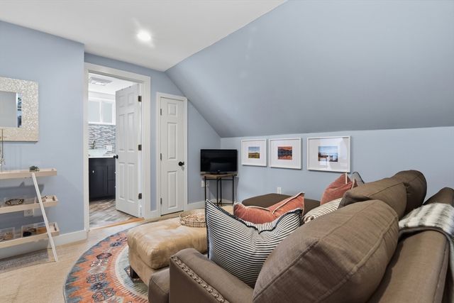 92 North Street 92, Medfield, MA 02052