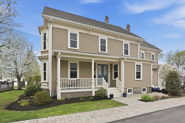 92 North Street 92, Medfield, MA 02052