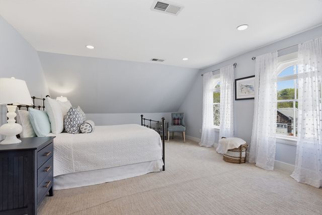 92 North Street 92, Medfield, MA 02052