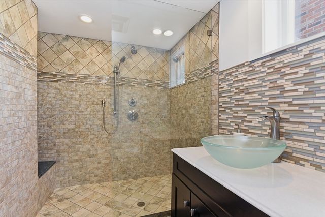 92 North Street 92, Medfield, MA 02052