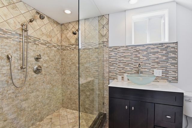 92 North Street 92, Medfield, MA 02052