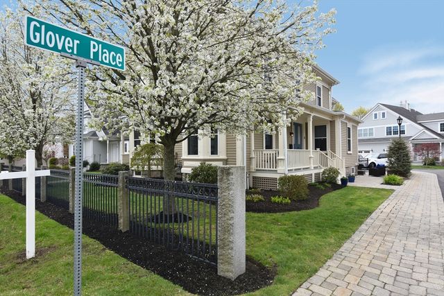92 North Street 92, Medfield, MA 02052