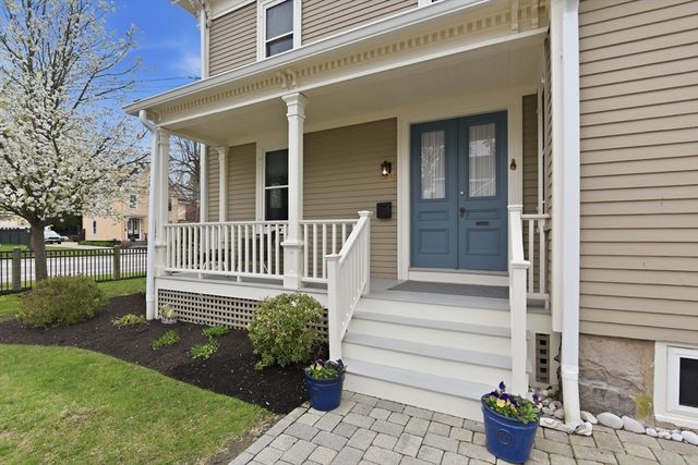 92 North Street 92, Medfield, MA 02052