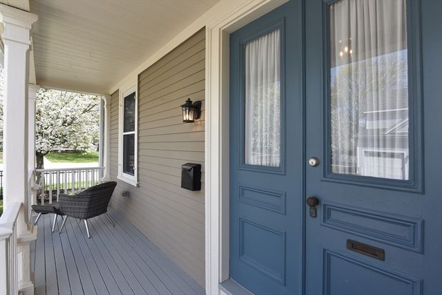 92 North Street 92, Medfield, MA 02052
