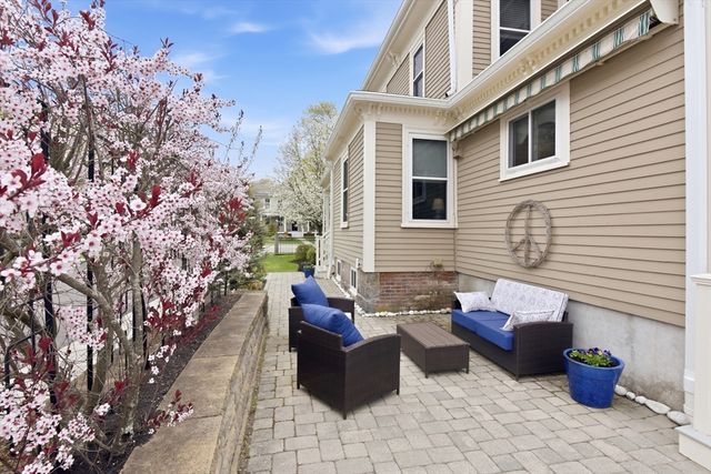 92 North Street 92, Medfield, MA 02052