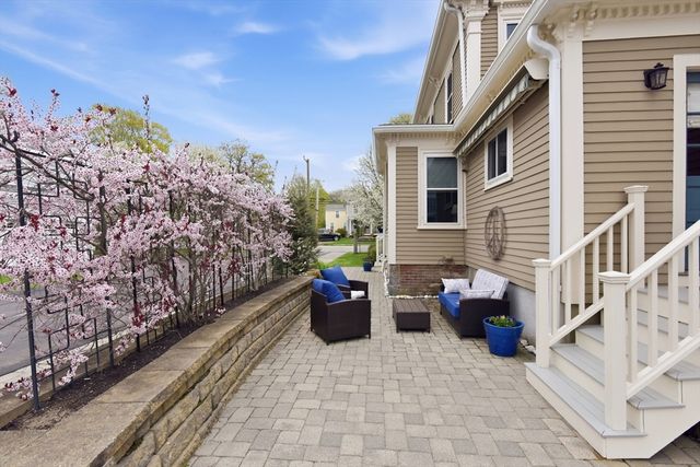 92 North Street 92, Medfield, MA 02052