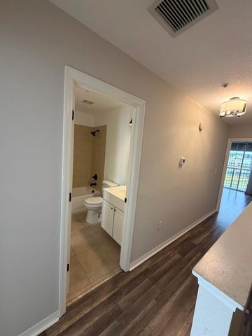 5220 W KENNEDY BOULEVARD, Tampa, FL 33609