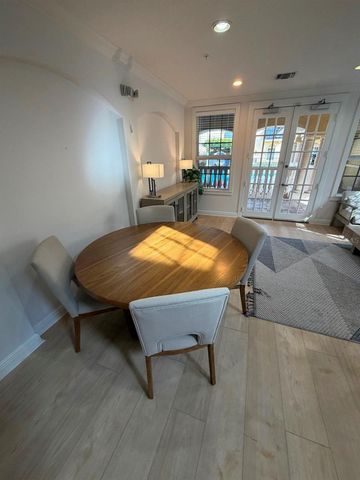 5220 W KENNEDY BOULEVARD, Tampa, FL 33609