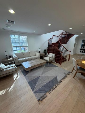 5220 W KENNEDY BOULEVARD, Tampa, FL 33609