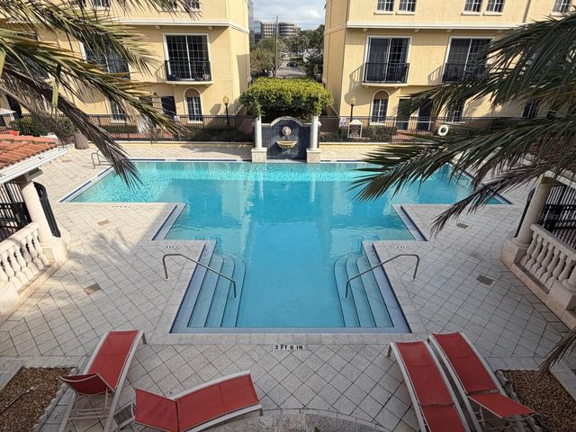 5220 W KENNEDY BOULEVARD, Tampa, FL 33609