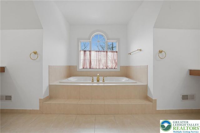 4321 Lotus Lane, Upper Saucon Twp, PA 18036