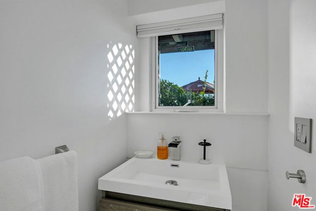 2011 Edgewater Way, Santa Barbara, CA 93109