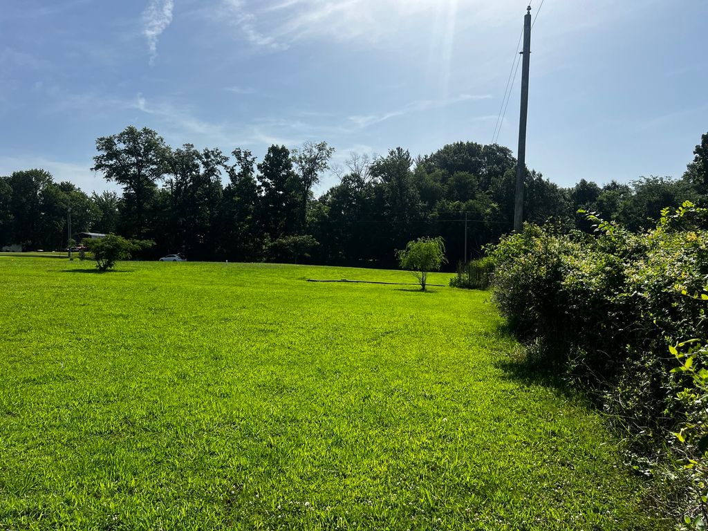 Image 18 of property listing at 10261 N Puckett Lane, Mt Vernon, IL 62864