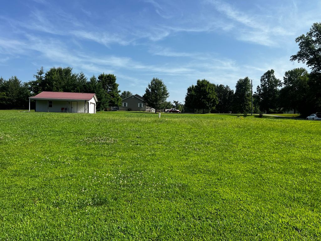 Image 21 of property listing at 10261 N Puckett Lane, Mt Vernon, IL 62864