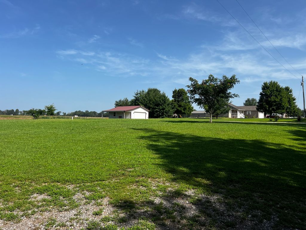 Image 22 of property listing at 10261 N Puckett Lane, Mt Vernon, IL 62864