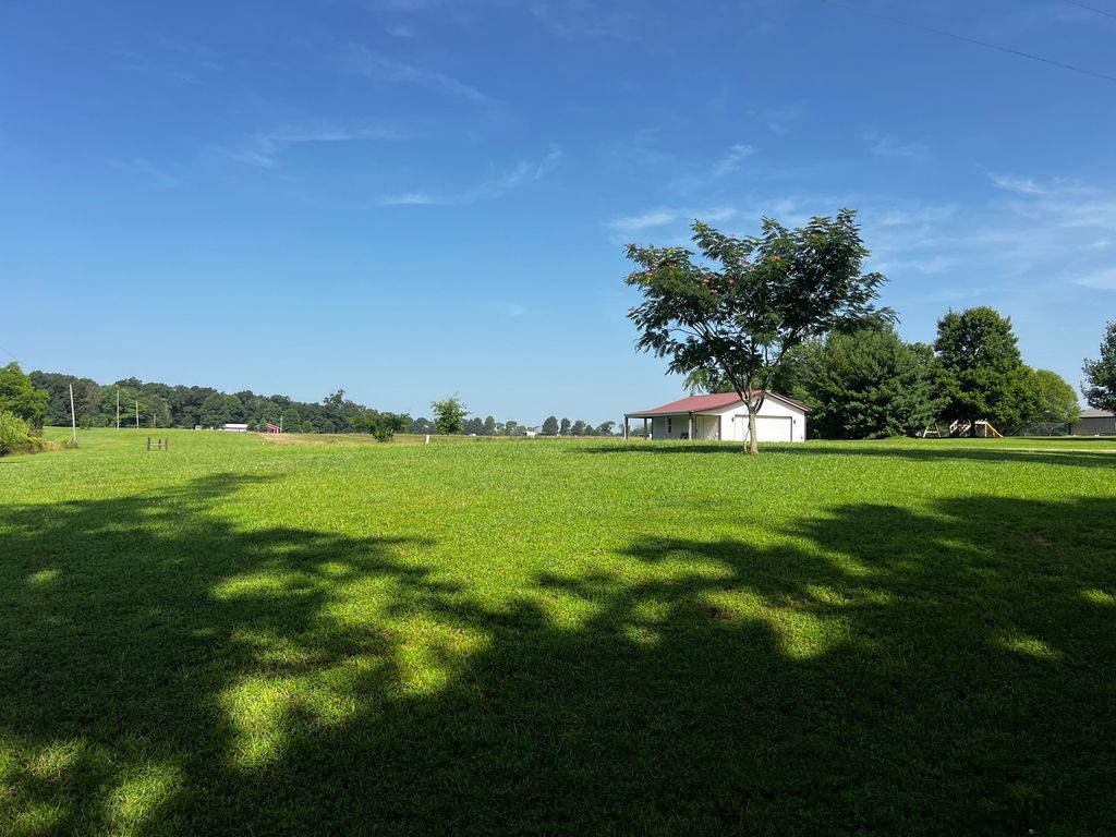 Image 23 of property listing at 10261 N Puckett Lane, Mt Vernon, IL 62864
